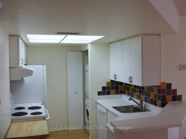 2212 - 1001 Bay Street