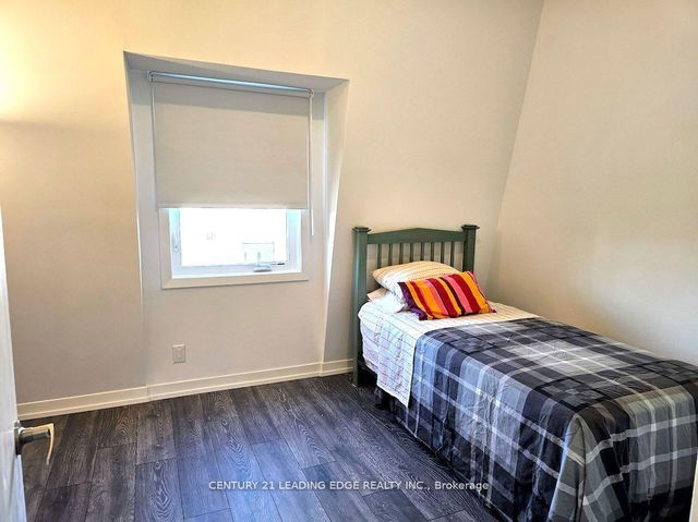 Room4 - 10 Spruce Pines Crescent