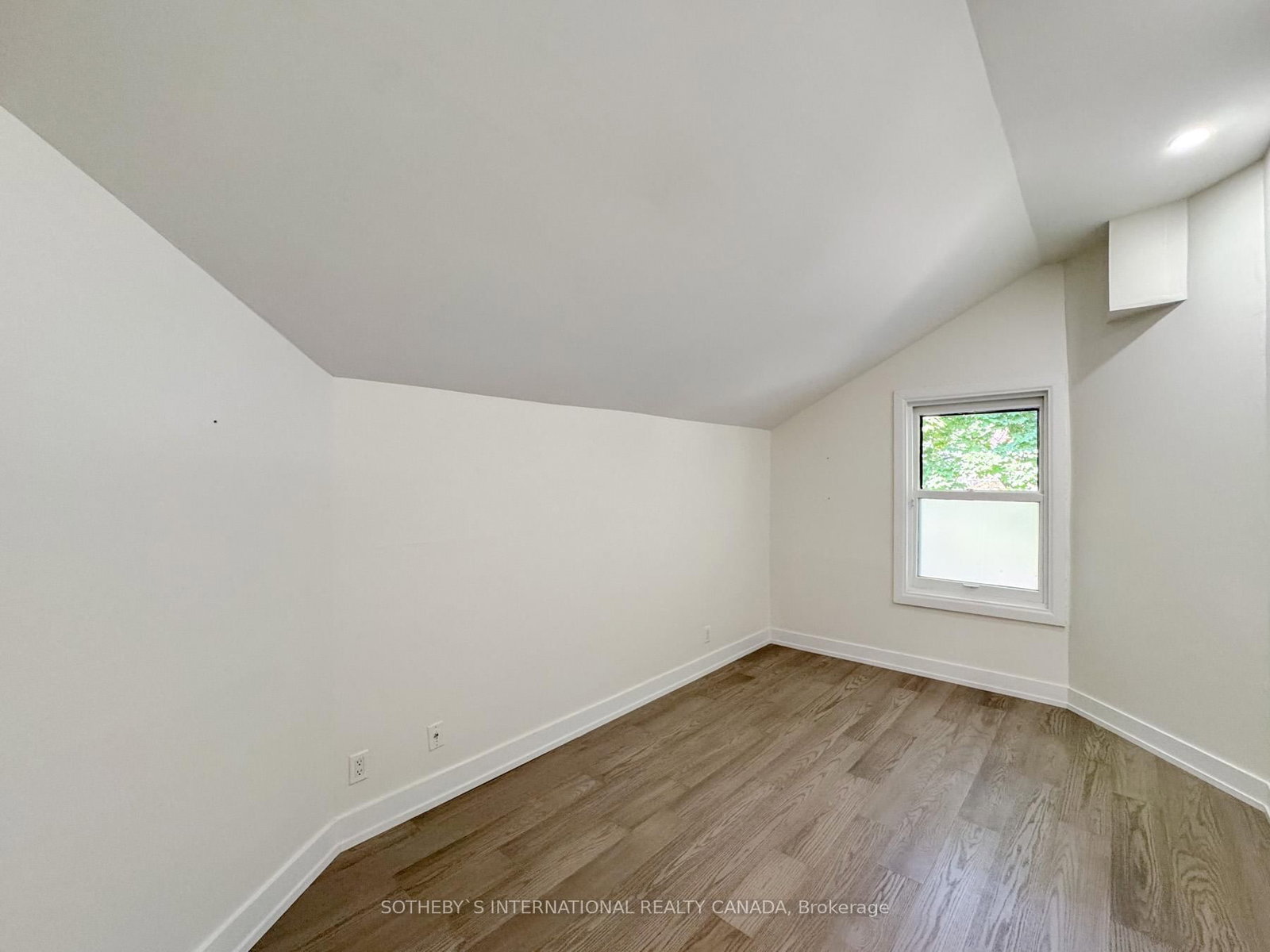 348 Wellesley Street E - Photo 12