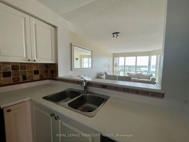 912 - 11 Lee Centre Drive