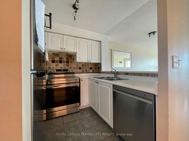 912 - 11 Lee Centre Drive