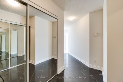 Unit 709 — 7 North Park Road — photo 5