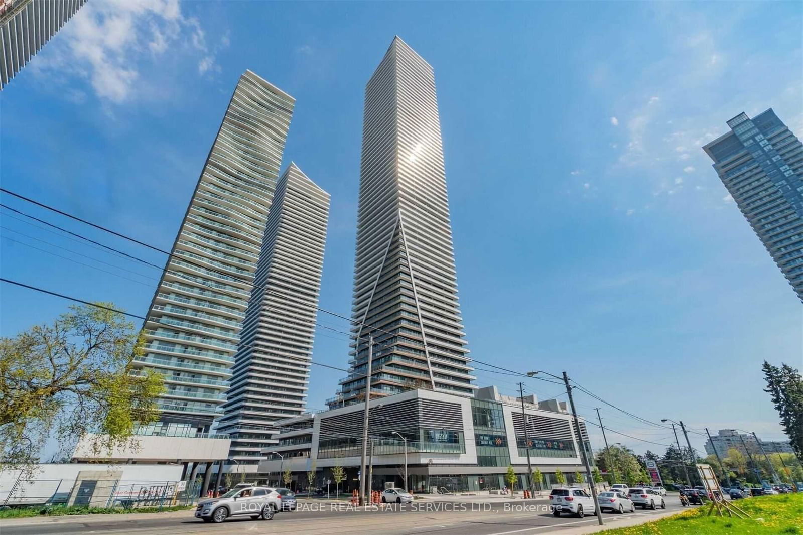 Beautiful and upgraded corner suite in Sky Tower with breathtaking Lakeview and CN Tower View.  This 2 Bedroom is approx. 682 sqft Plus a wraparound Balcony with 9ft Ceilings. 1 Parking included, Beautiful Master with W/I Closet and Semi-Ensuite, Engineered hardwood Flooring Through-out, Extended Kitchen Cabinetry and an upgraded water filtration system.