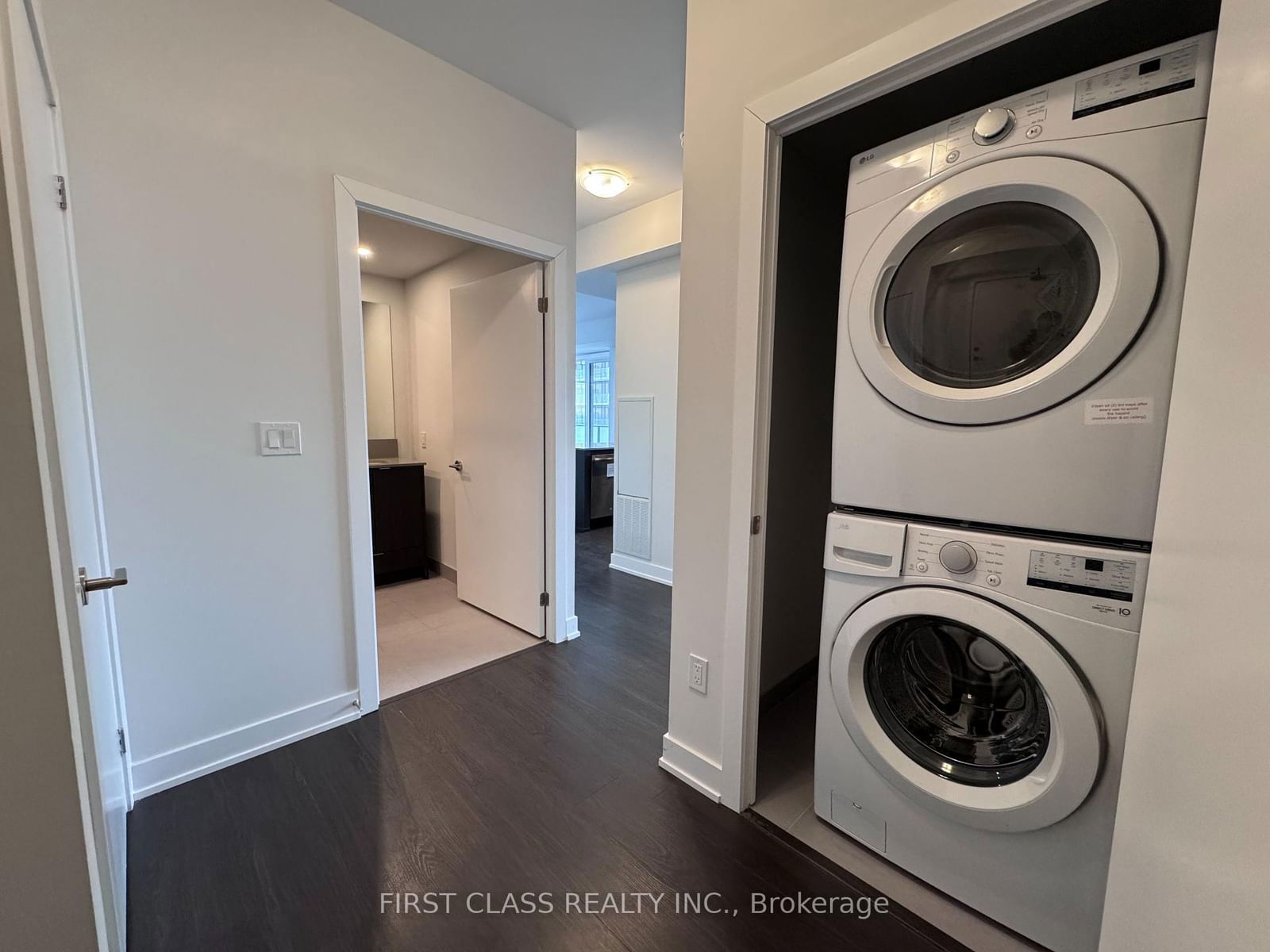 This unit boasts laminate floors throughout, along with quartz counters and high end built-in stainless steel appliances in the kitchen. The highlight is the oversized balcony, offering a picturesque view of Square One. Just steps away from Square One, this apartment is ideal for both students and professionals.