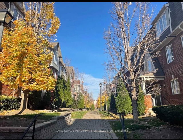 4 - 764 Neighbourhood Circle