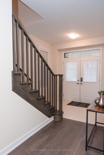 111 Sunflower Crescent — photo 4