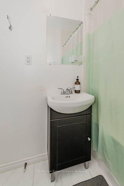48 Alma Street S — more photos