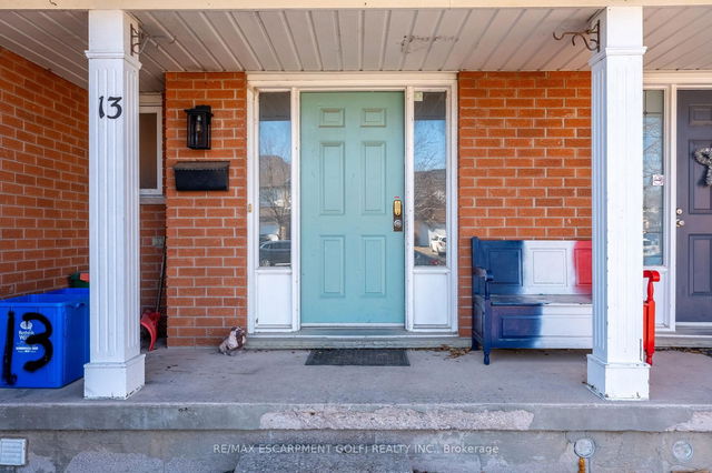 13 Devine Crescent