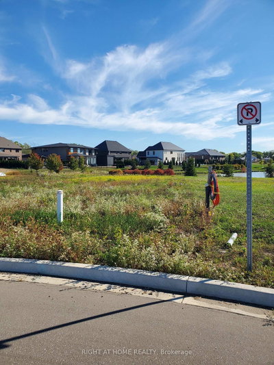 4 Desert Springs Crescent