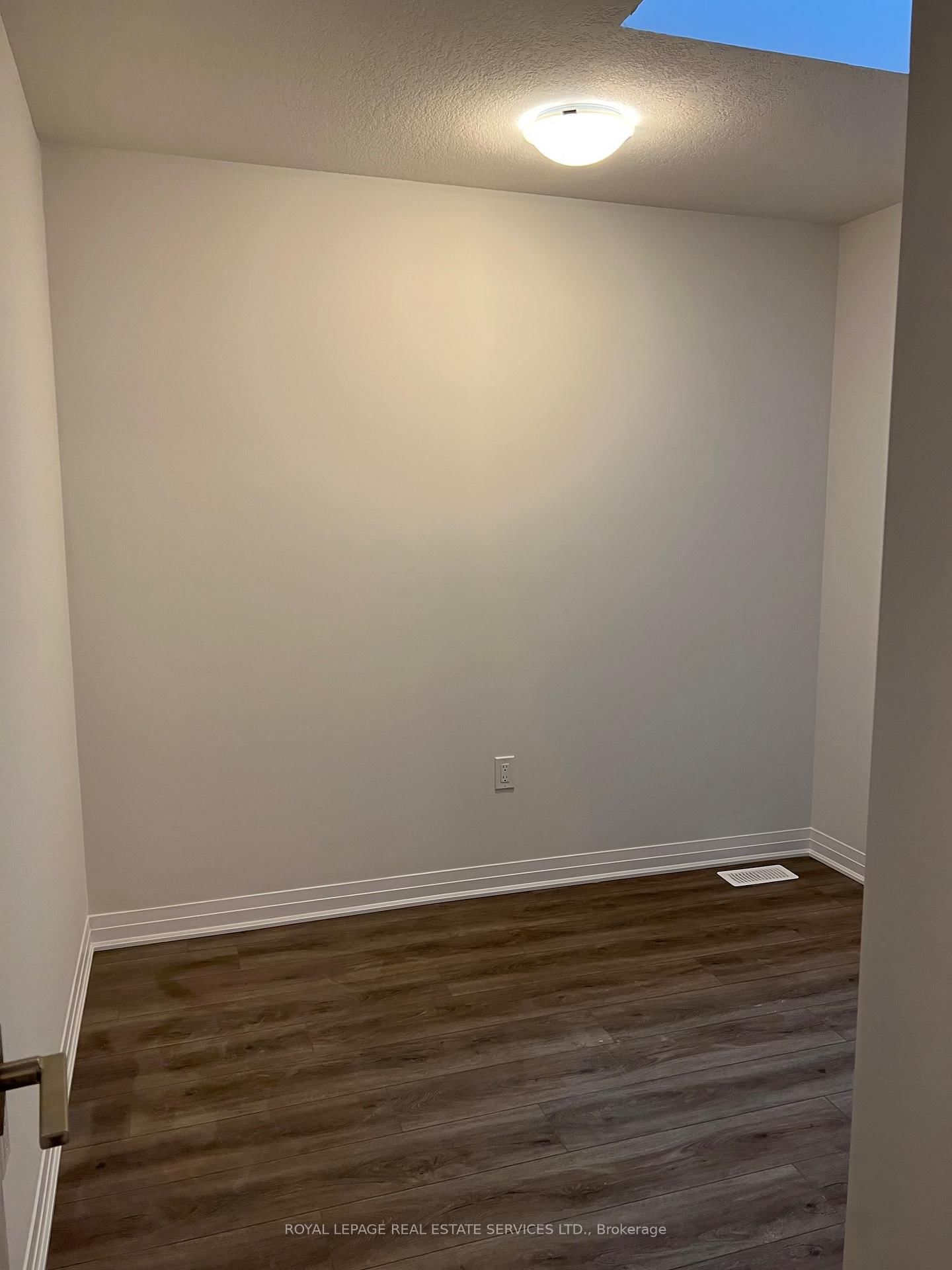 51 Sparrow Avenue, Unit 54 - Photo 5