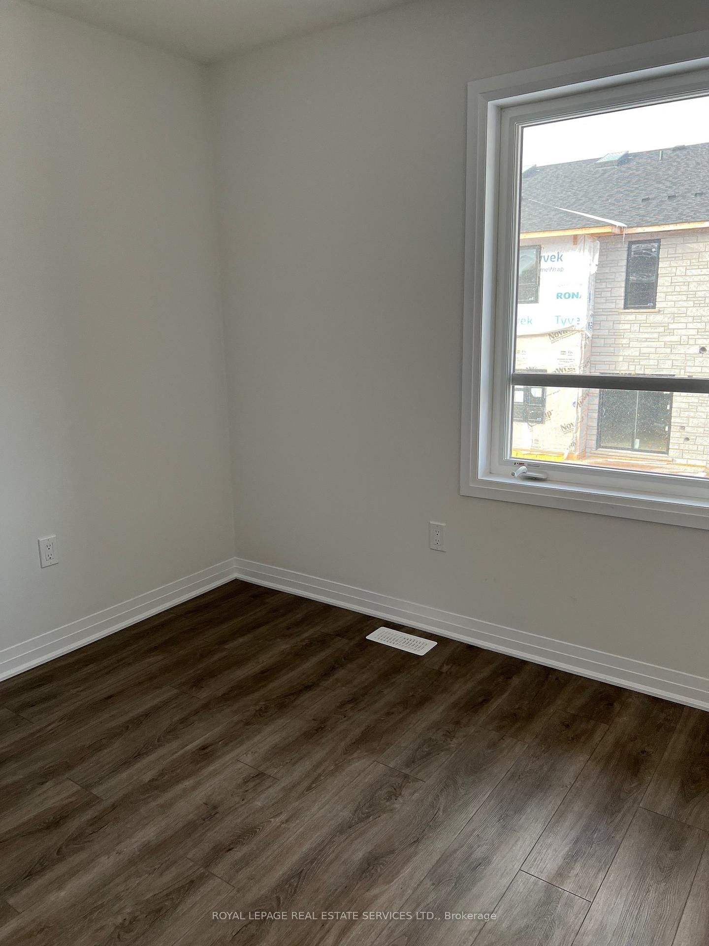 51 Sparrow Avenue, Unit 54 - Photo 7