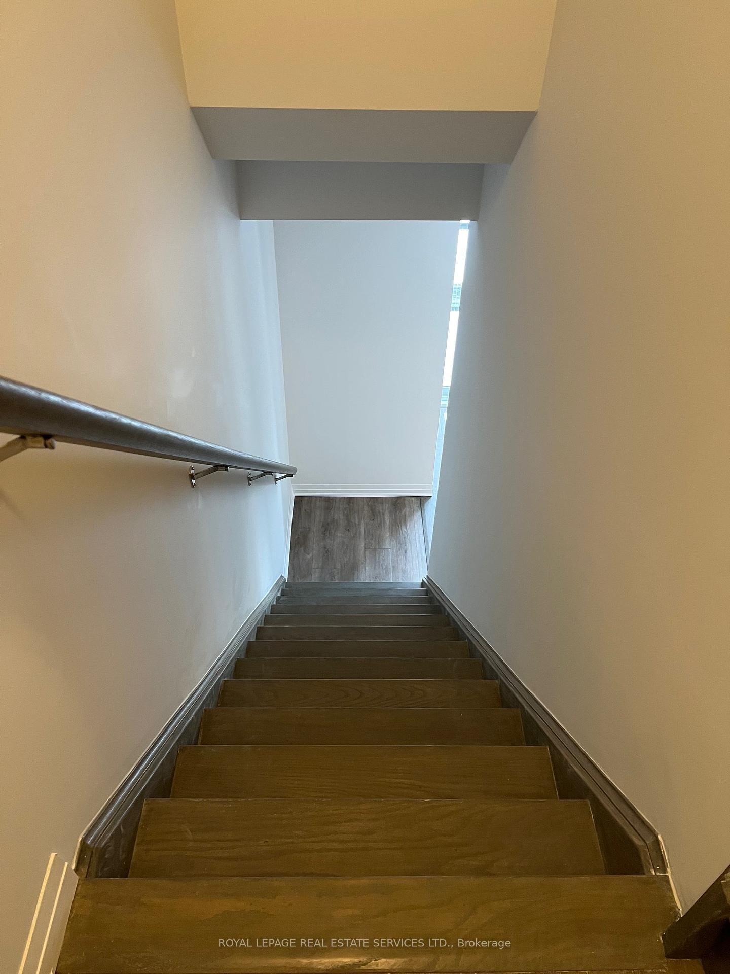 51 Sparrow Avenue, Unit 54 - Photo 8