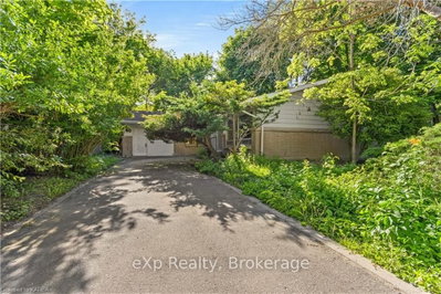 40 HILLCROFT Drive — photo 3