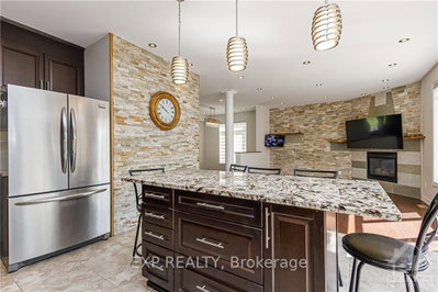 935 ROTARY Way — more photos