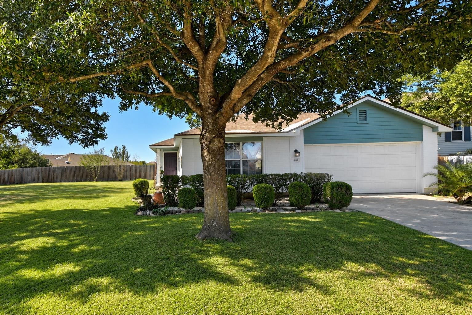 981 Shadow Creek BLVD - Photo 1