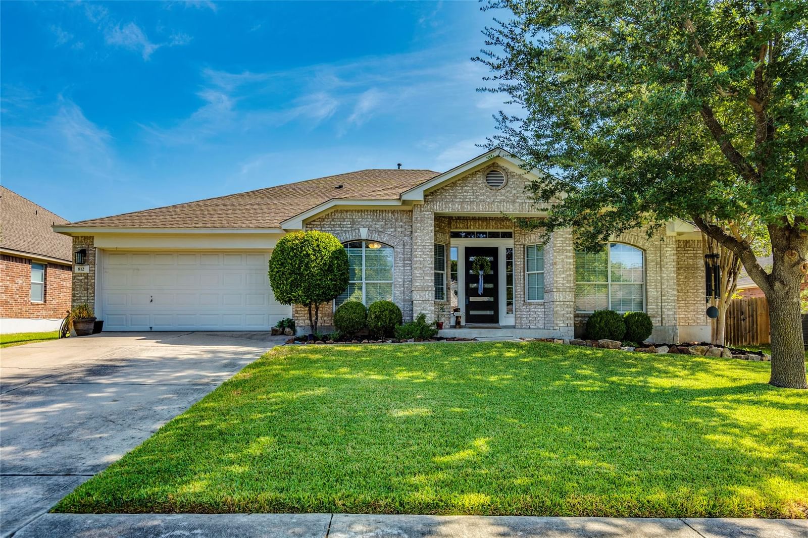 812 Dover Castle LN - Photo 1