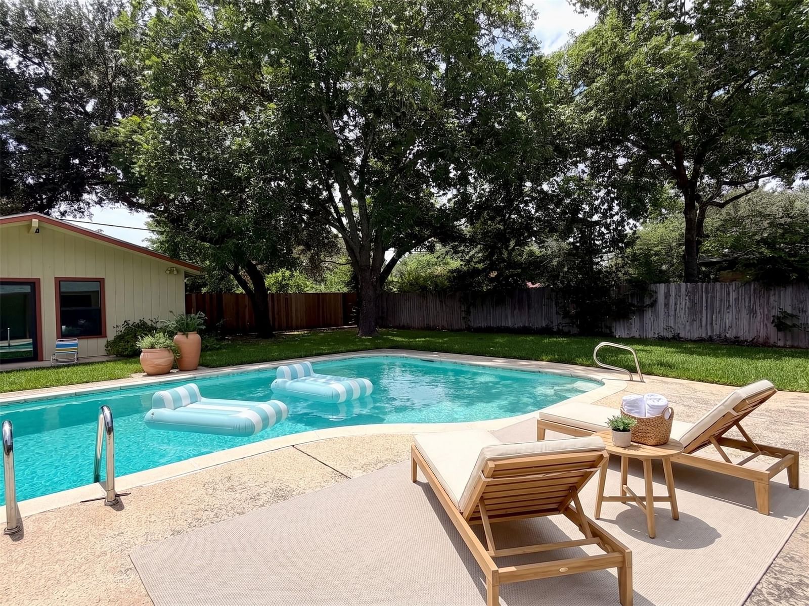 141 Oaklane DR - Photo 1
