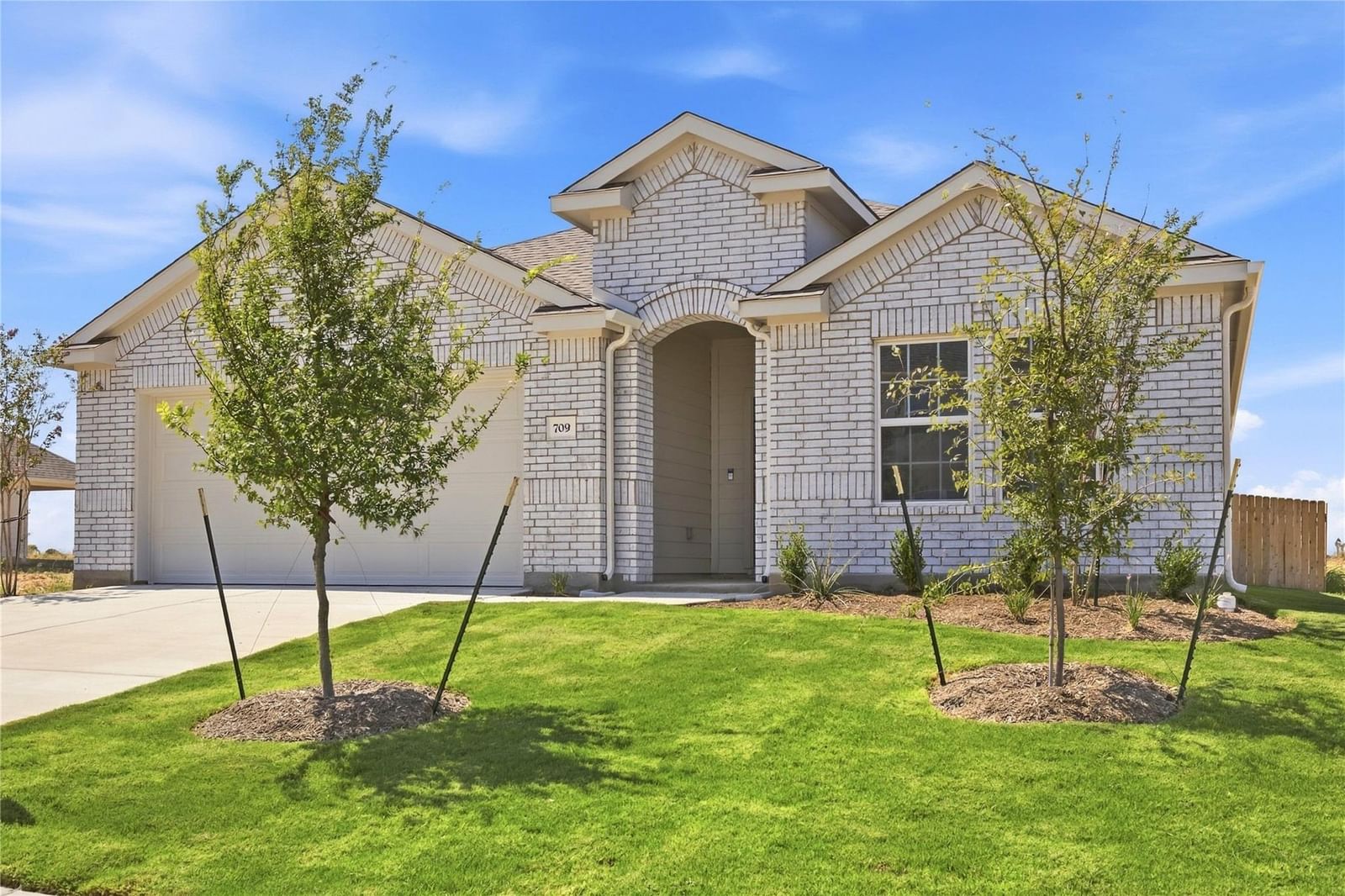709 Red Wolf DR - Photo 1