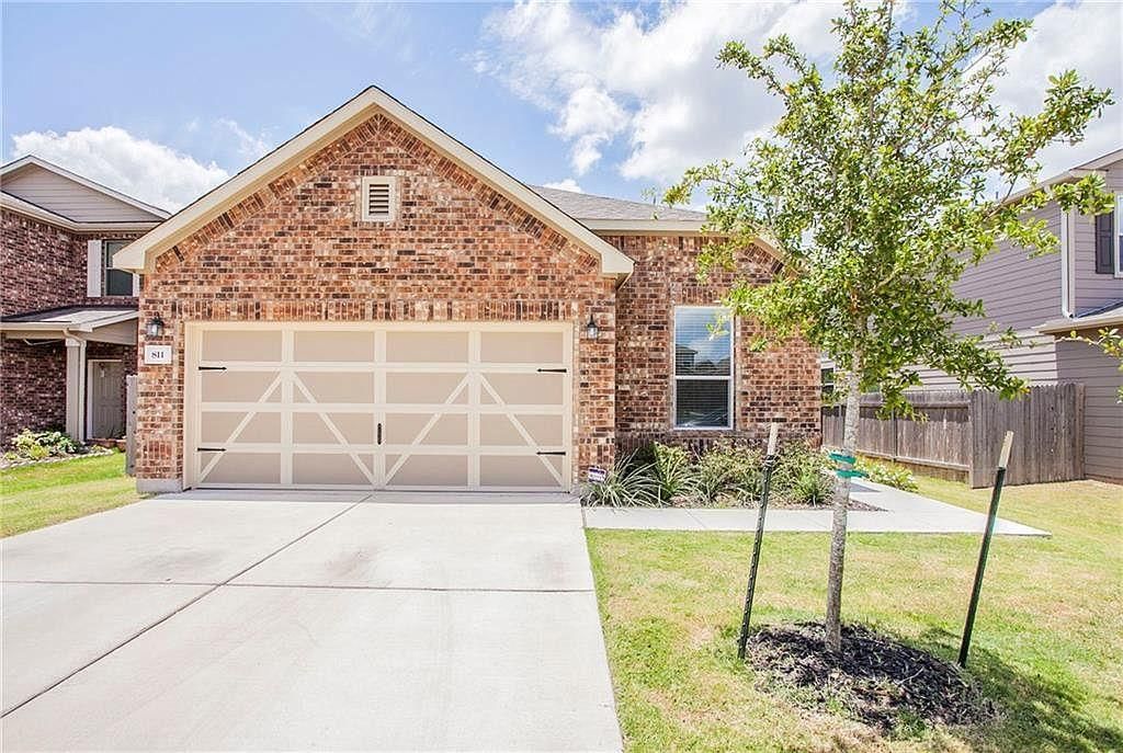 811 Sawbuck DR - Photo 1
