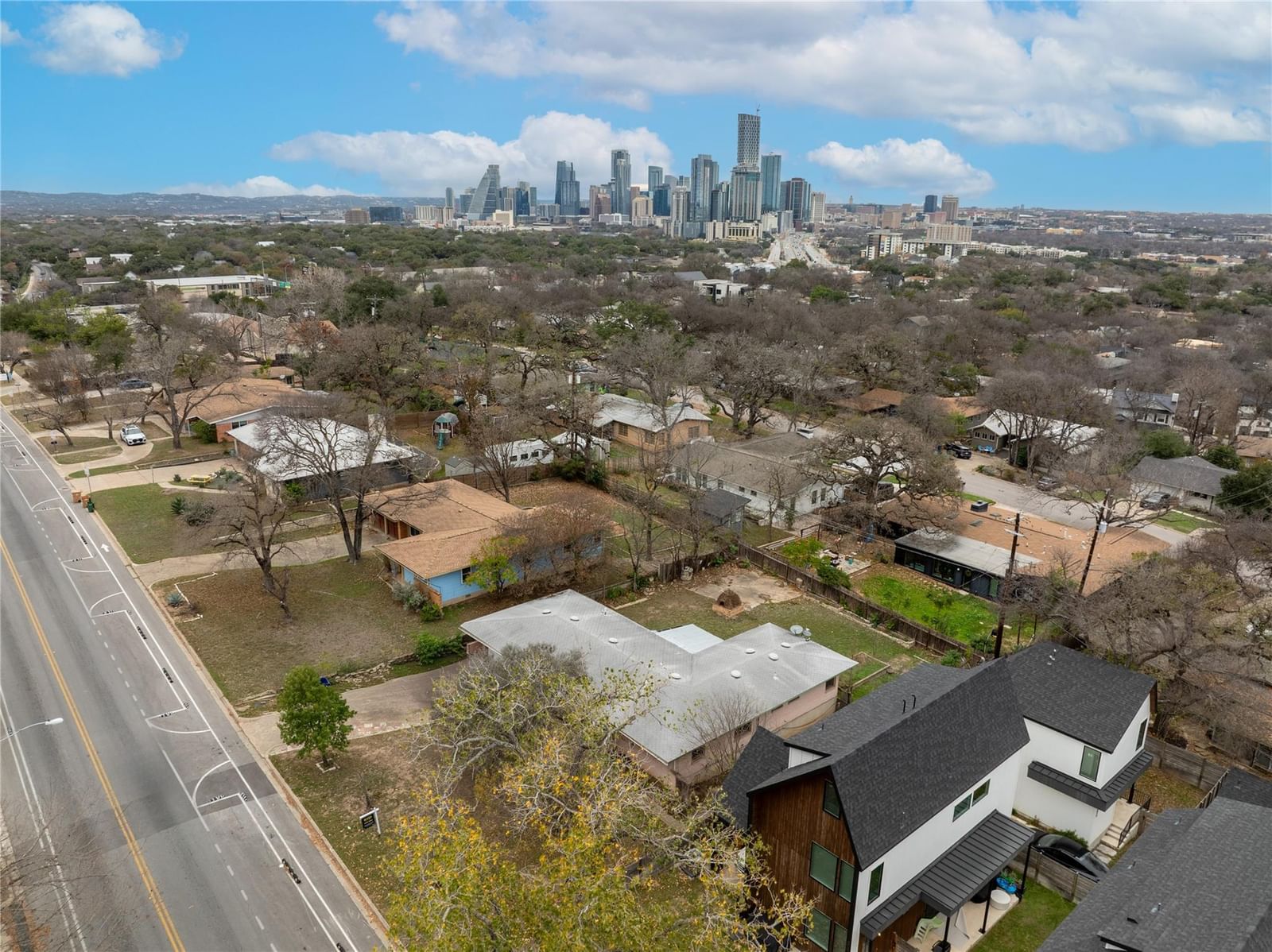 1710 Woodland Ave - Photo 1