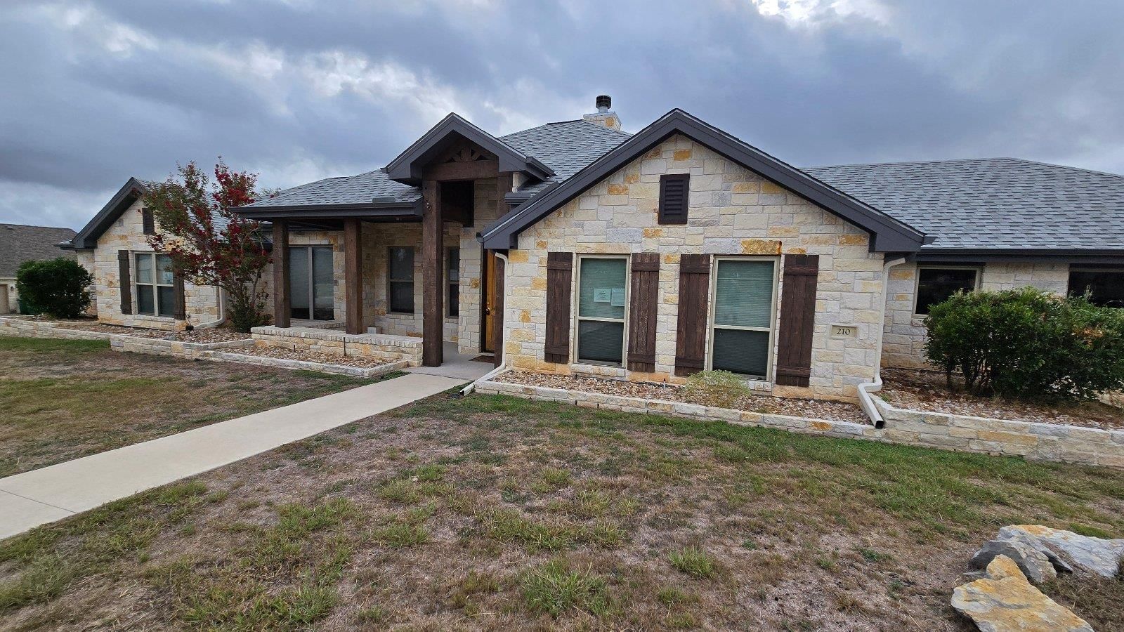 210 Stonehenge WAY - Photo 1
