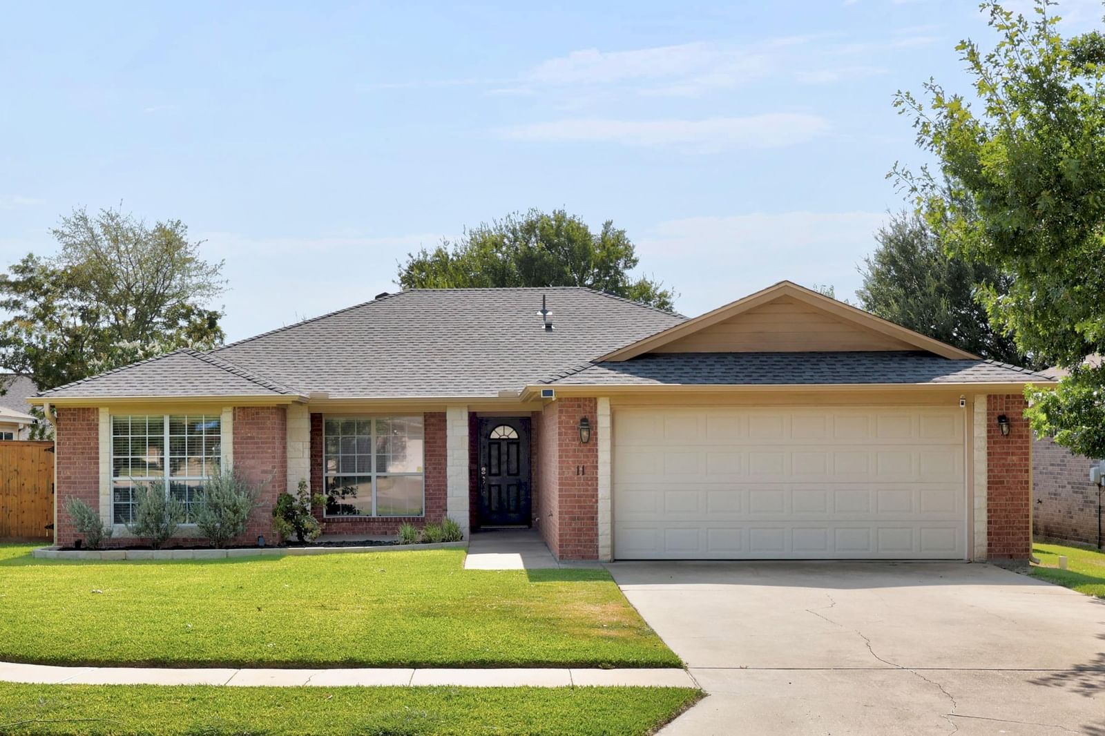 11 Burnham DR - Photo 1