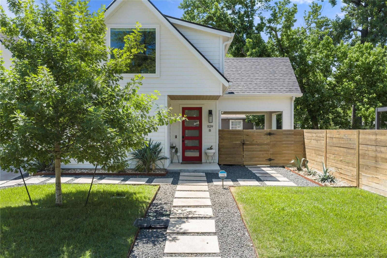 1129 Henninger ST #B - Photo 1