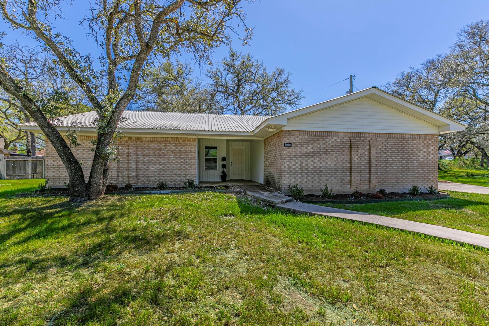 3019 Summit DR - Photo 1