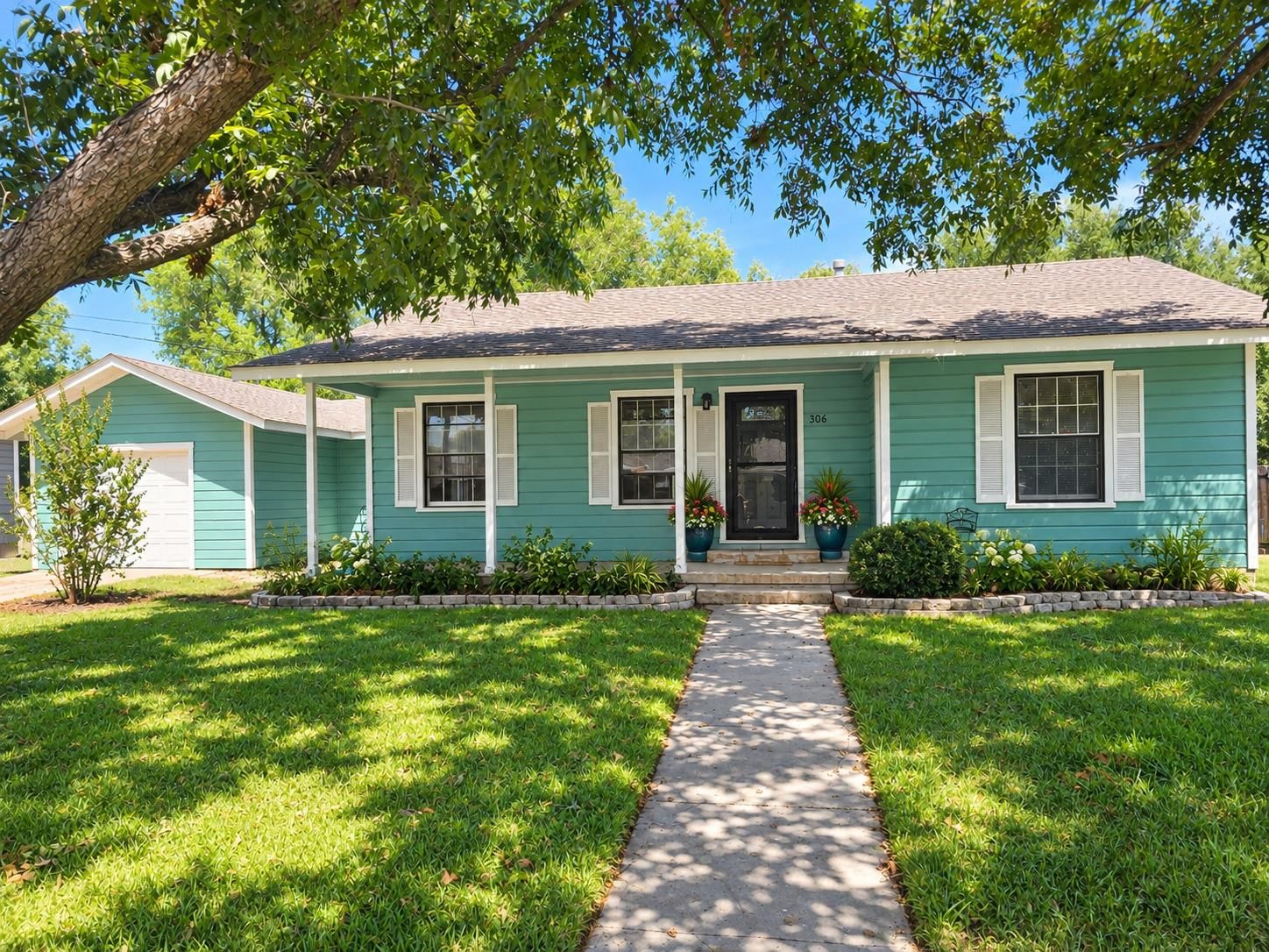 306 N 5th ST - Photo 1