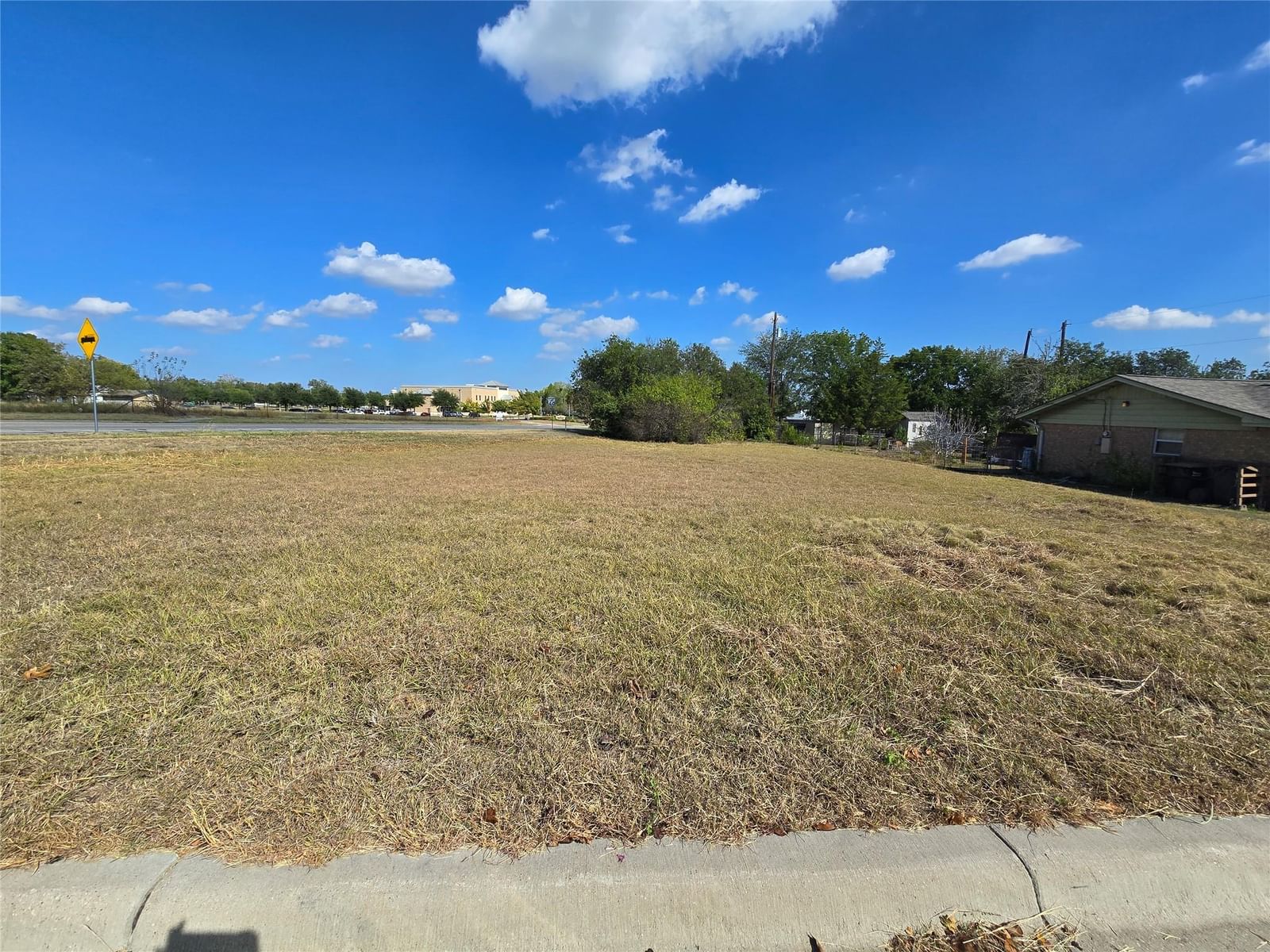 2401 Highland DR - Photo 1