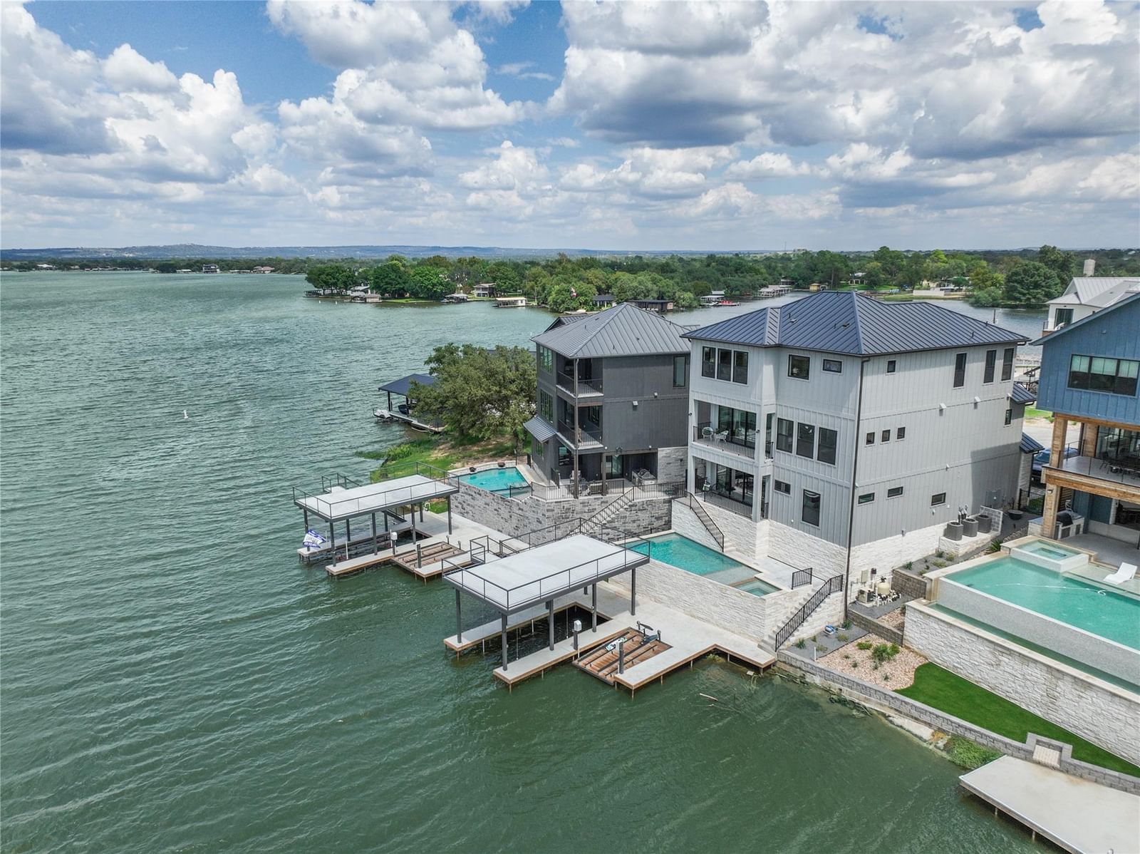 171 Pointview DR - Photo 1