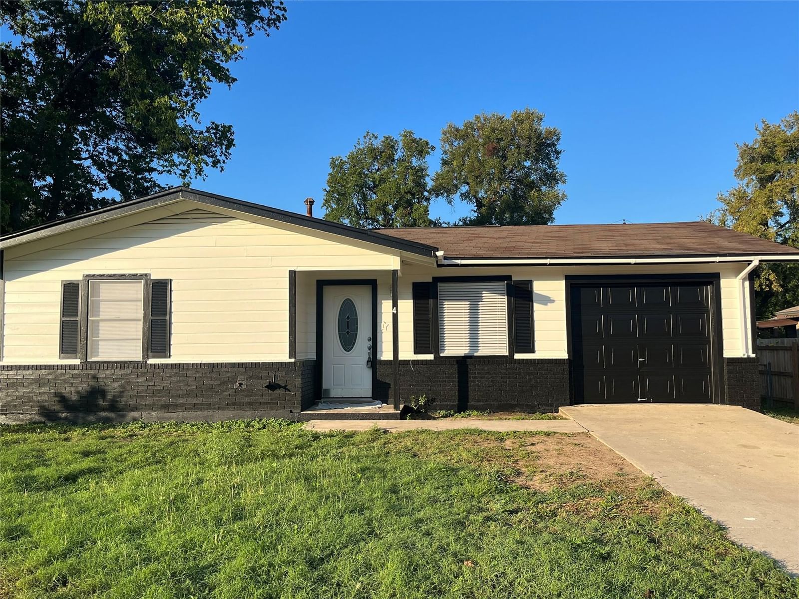 4 Hollywood DR - Photo 1