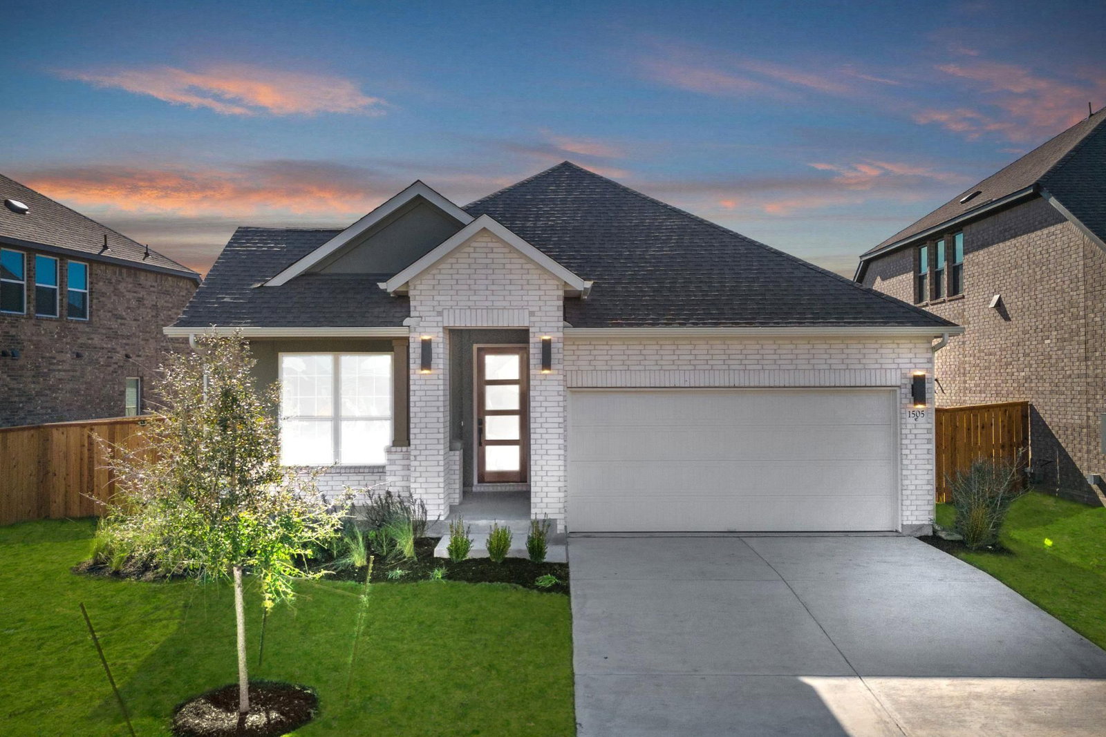 1505 Corduroy LN - Photo 1