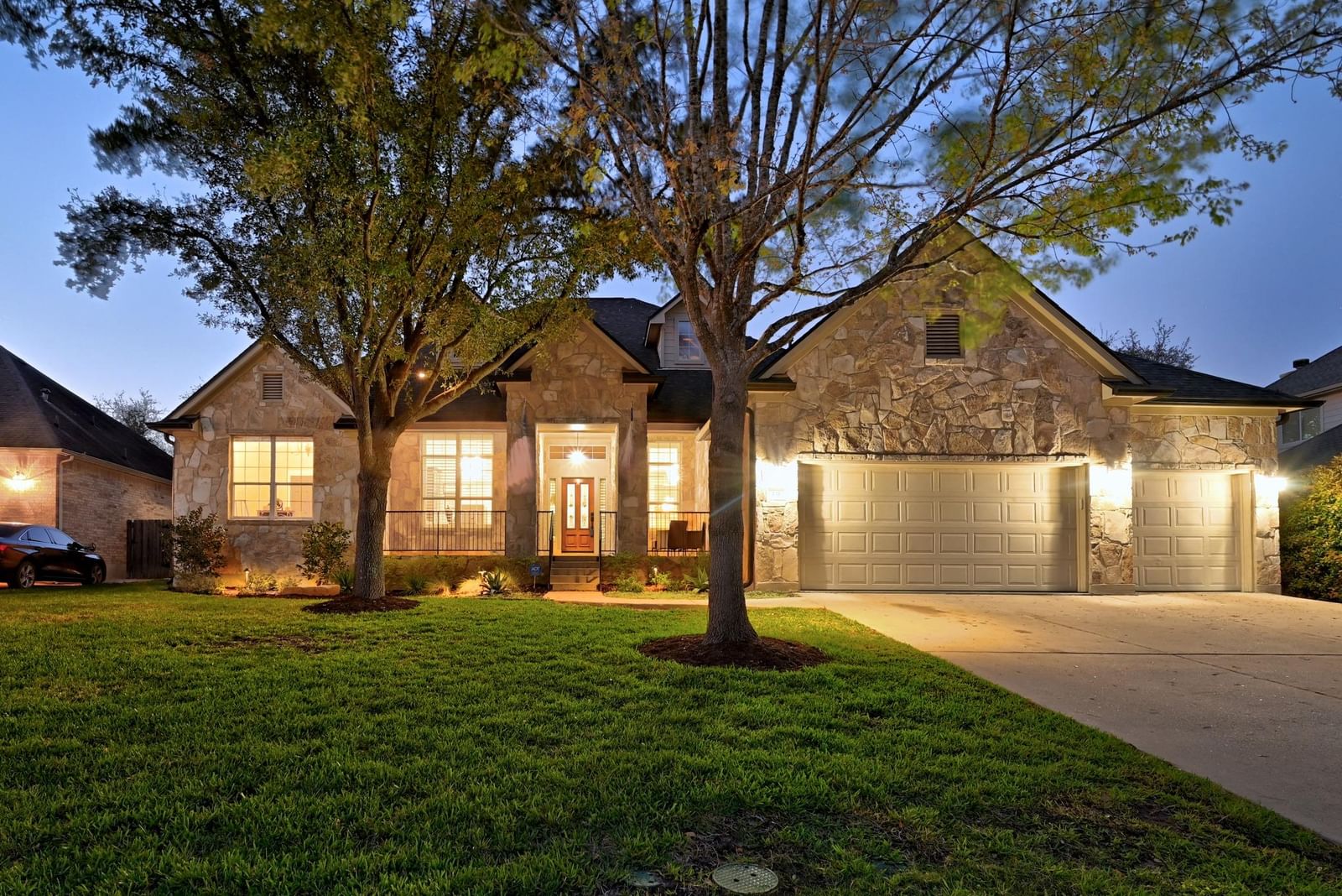 131 Eaton LN - Photo 1