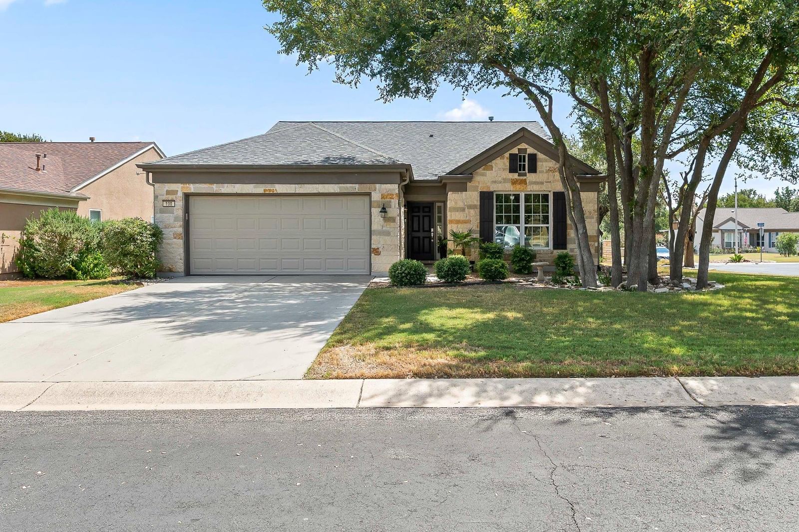 100 Klondike DR - Photo 1