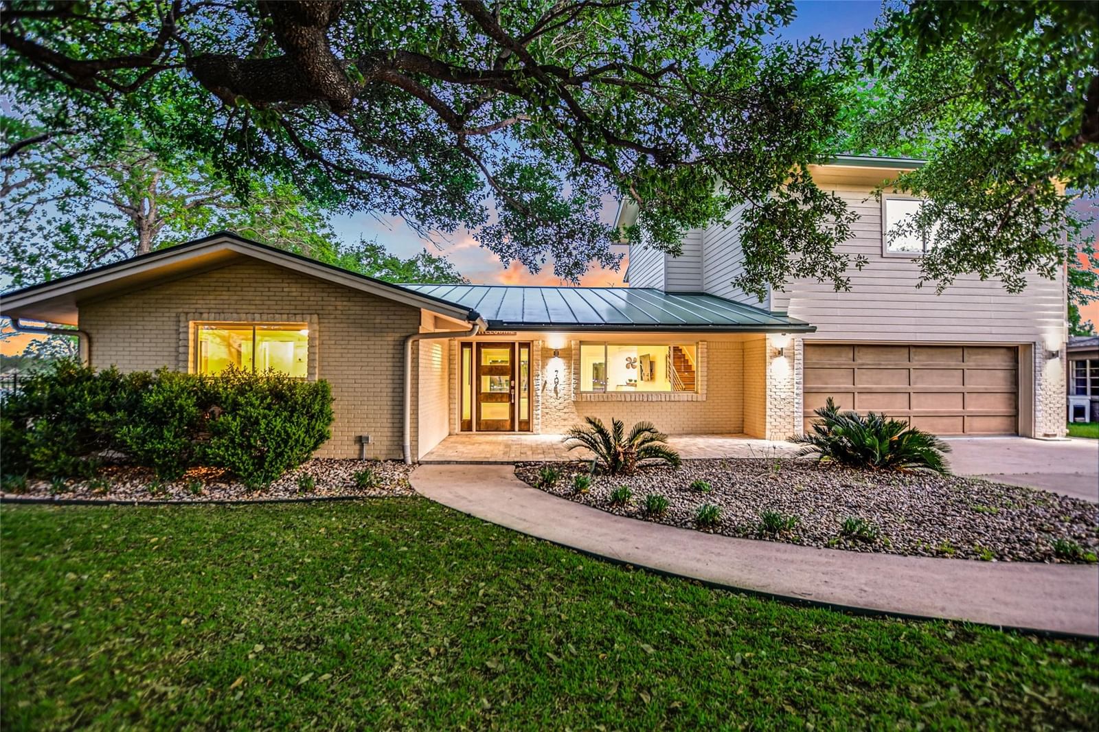 1704 Bluebonnet LN - Photo 1