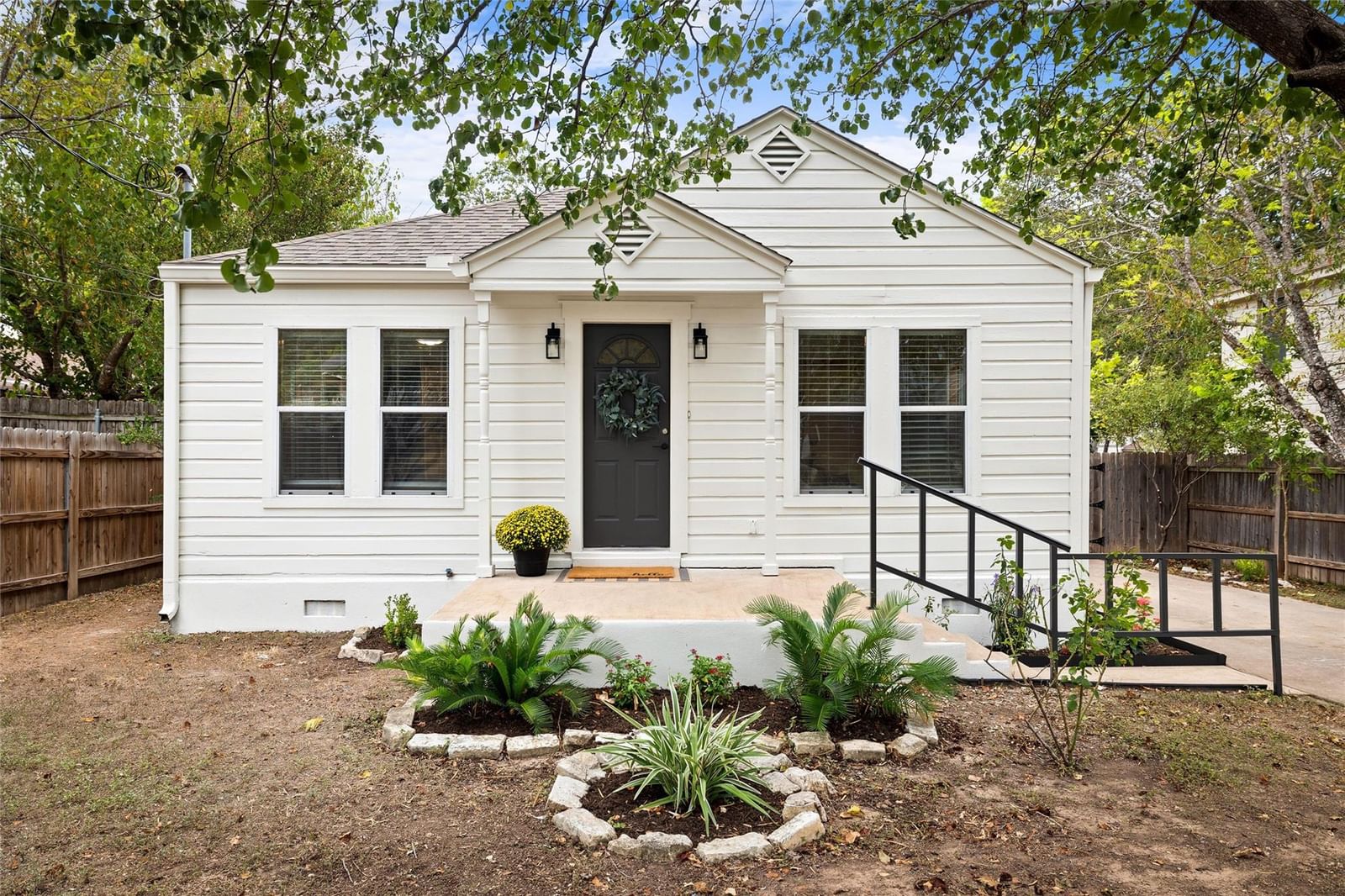 3306 Dalton ST - Photo 1
