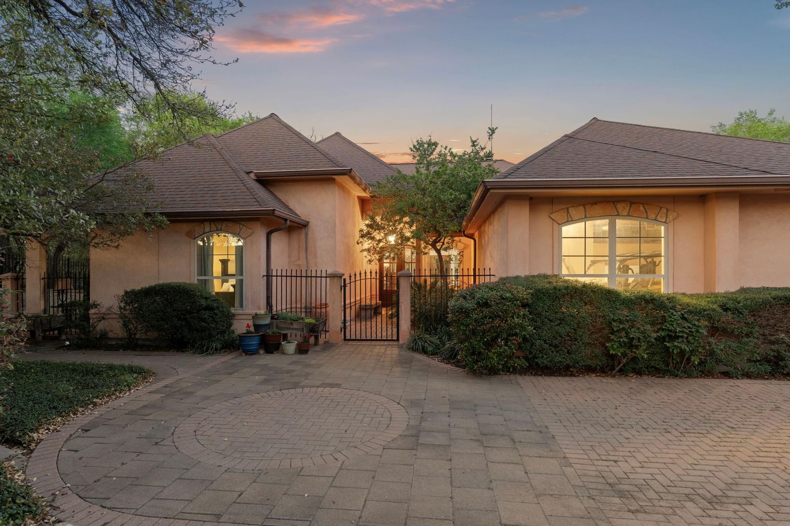 200 Red Bird LN - Photo 1