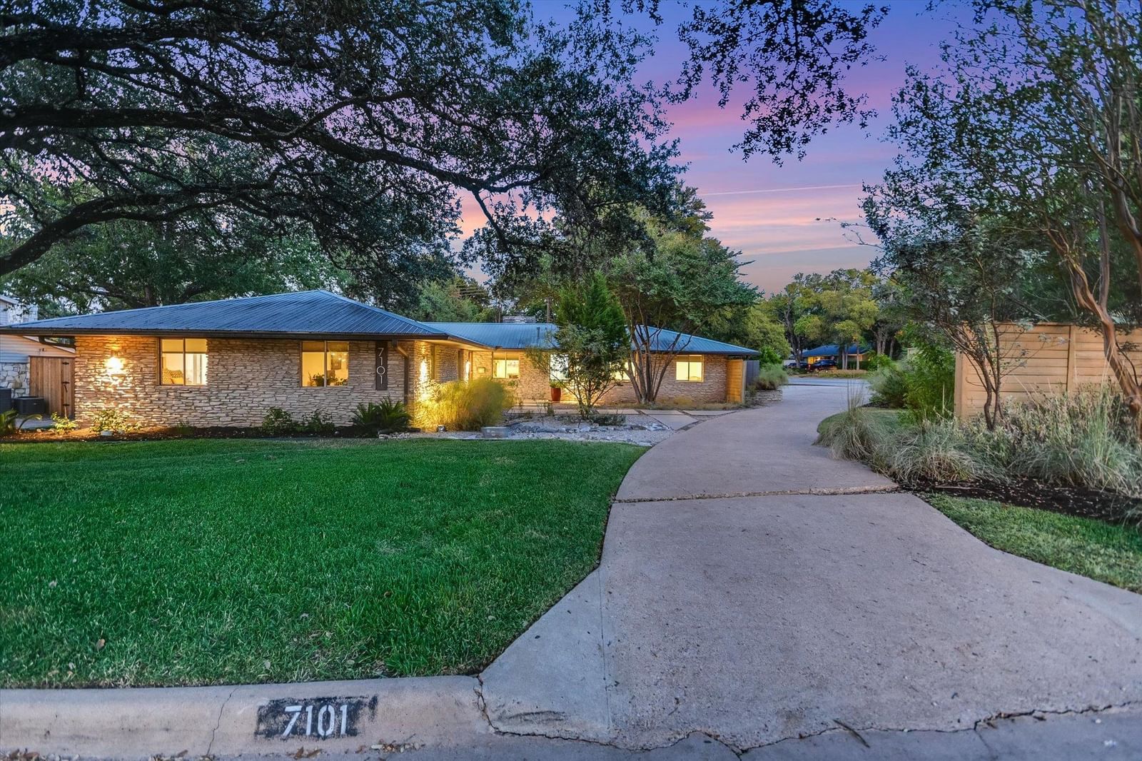 7101 Sungate DR - Photo 1