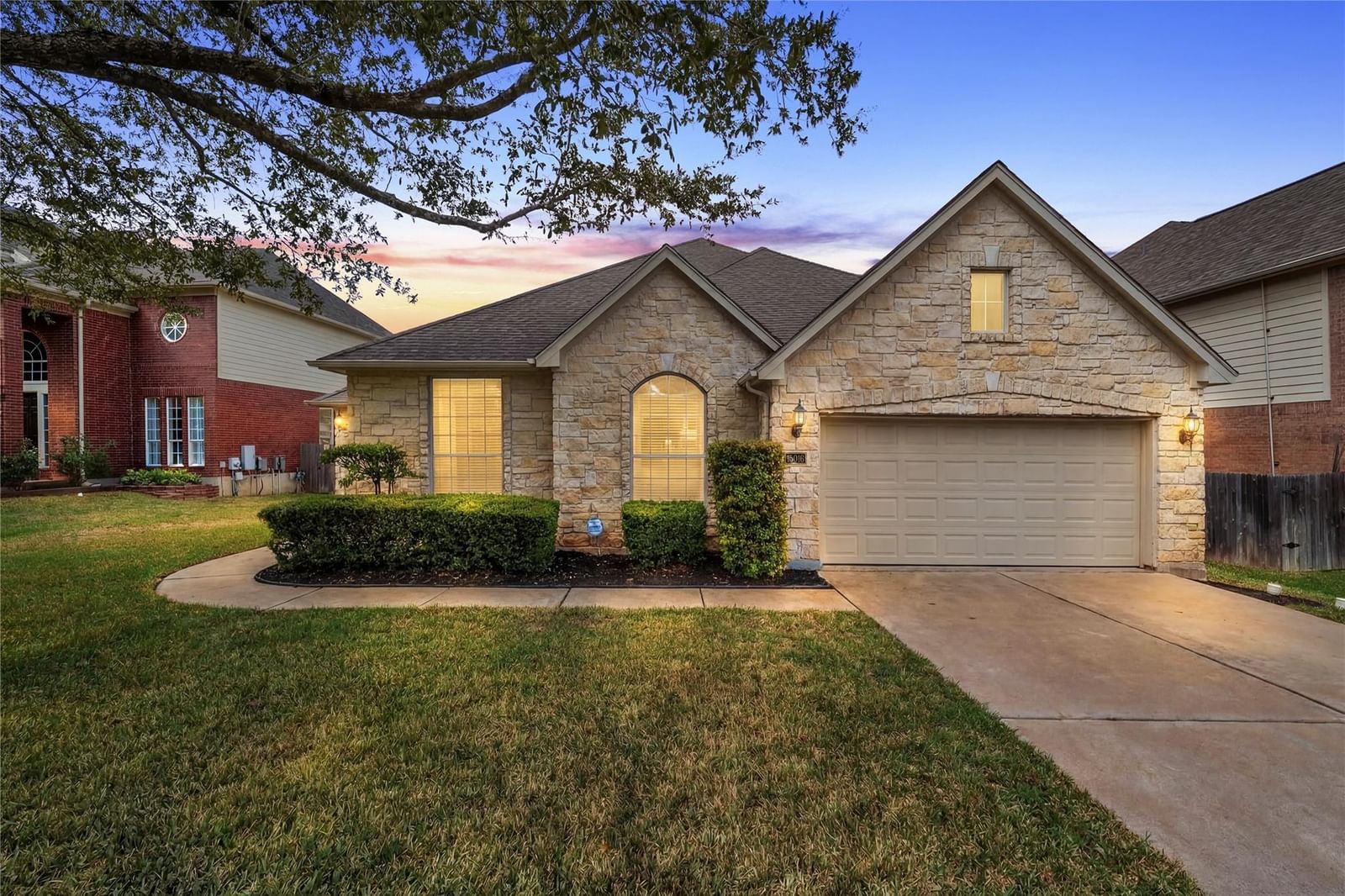 15016 Thatcher DR - Photo 1