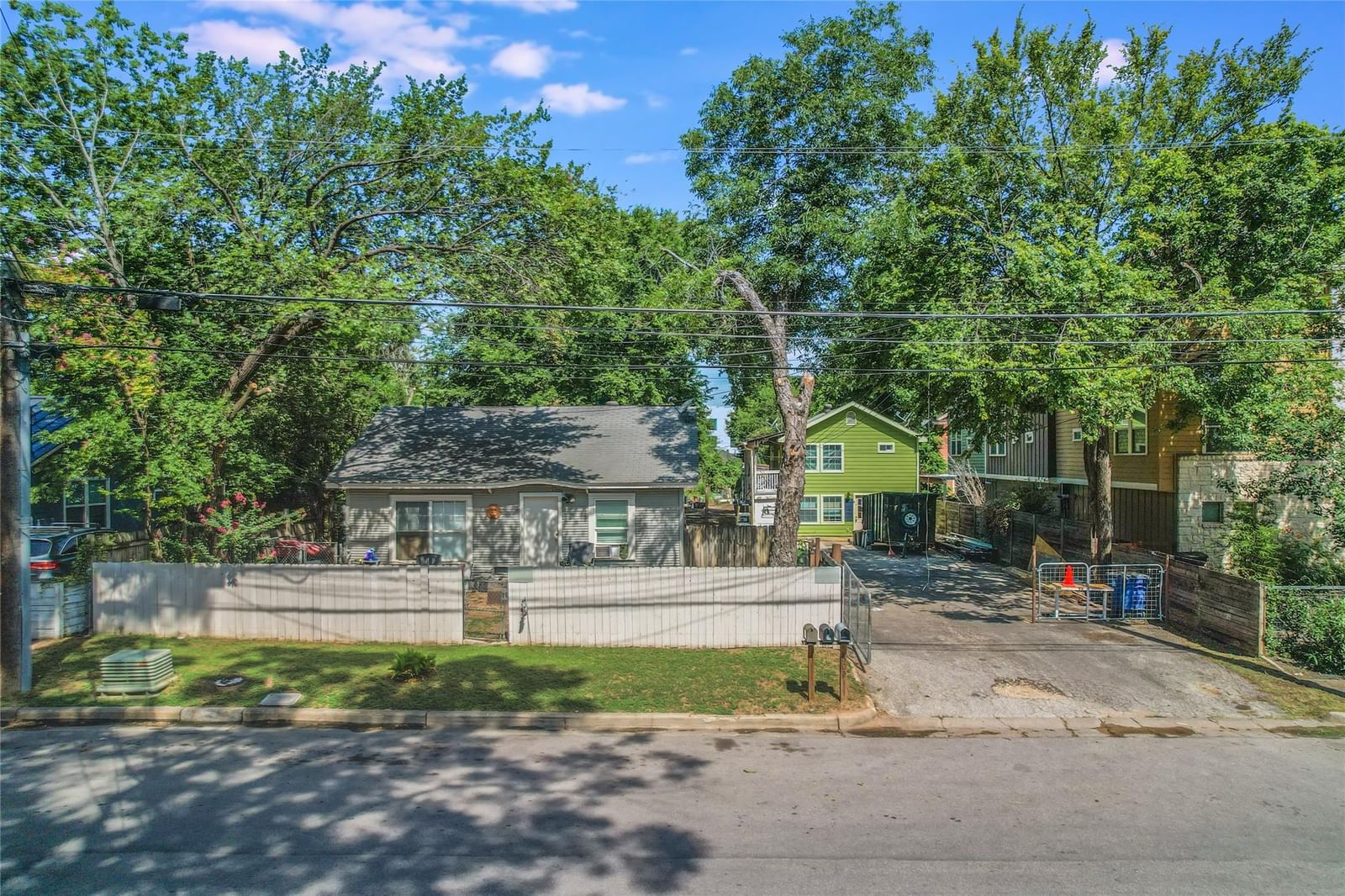 602 Allen ST - Photo 1