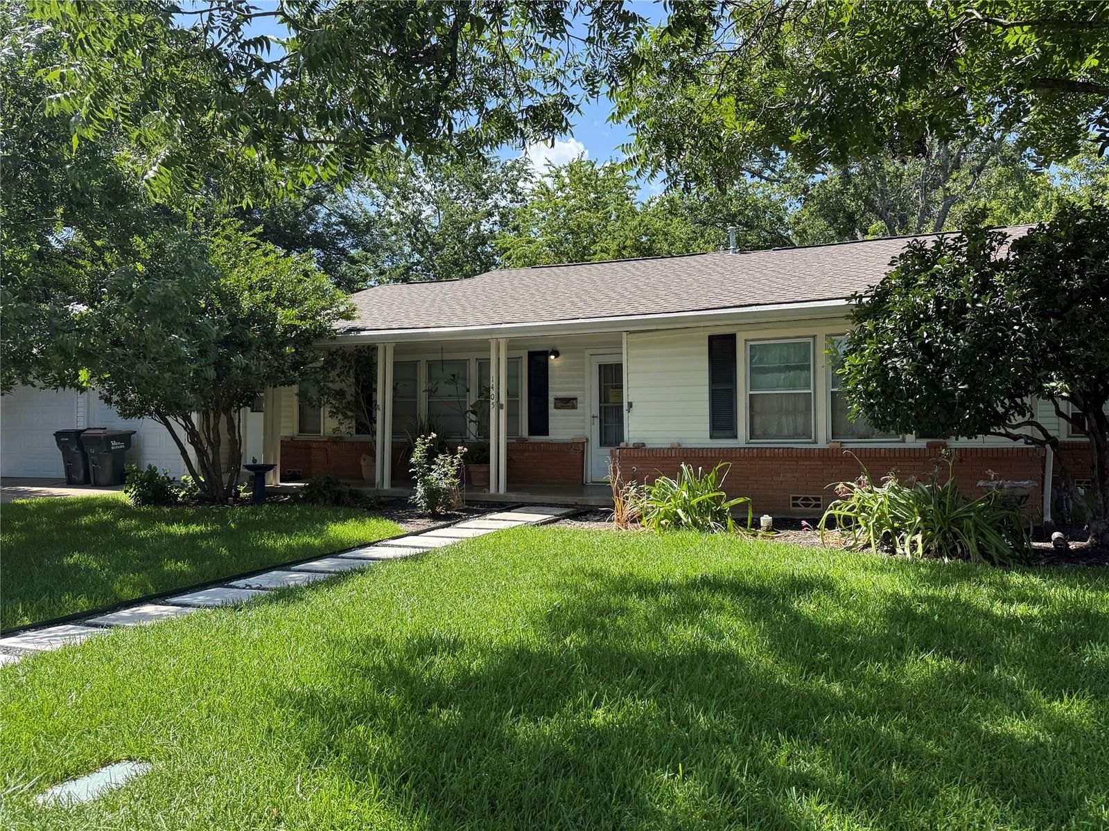 1405 16th ST - Photo 1