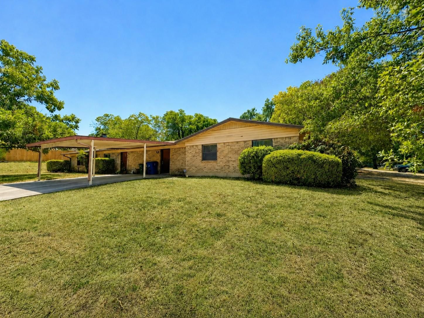 601 E Covington DR #A & B - Photo 1