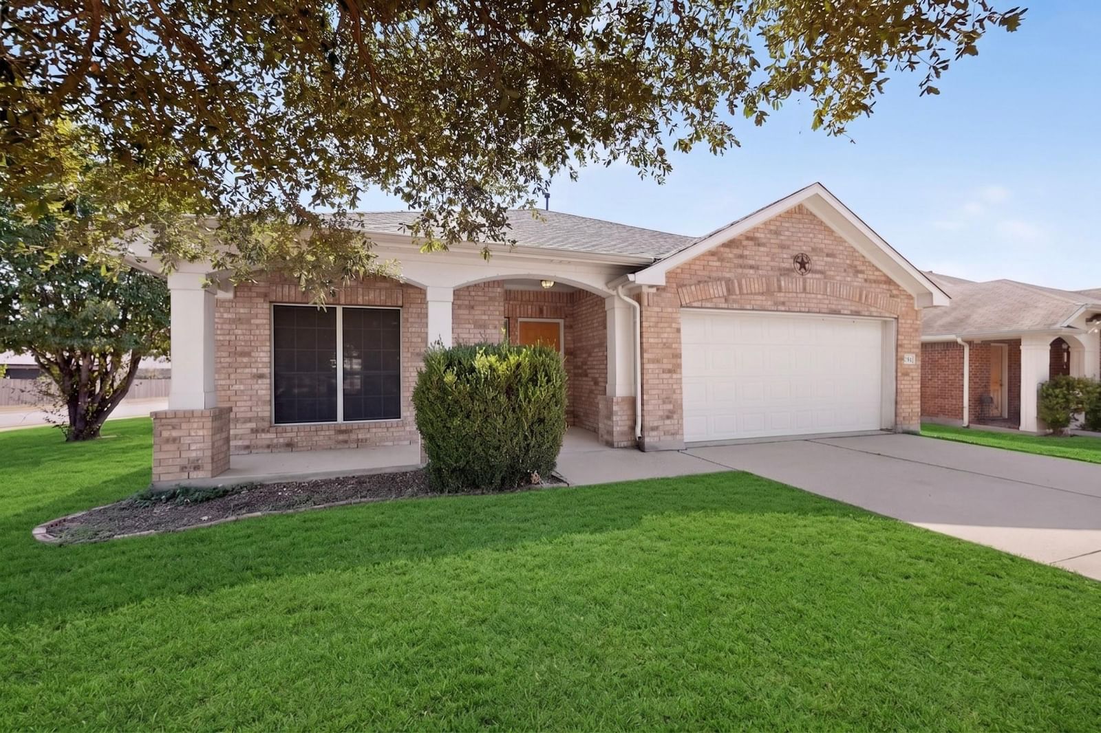 1302 Rainbow Parke DR - Photo 1