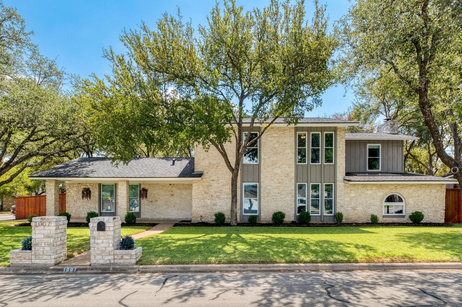 1007 Bluff DR - Photo 1