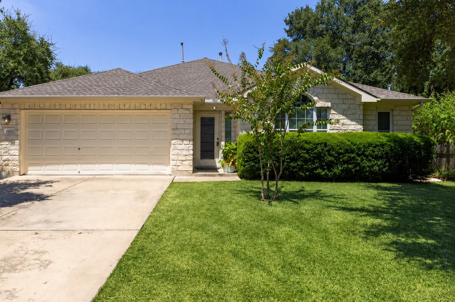 1921 Rutherford DR - Photo 1