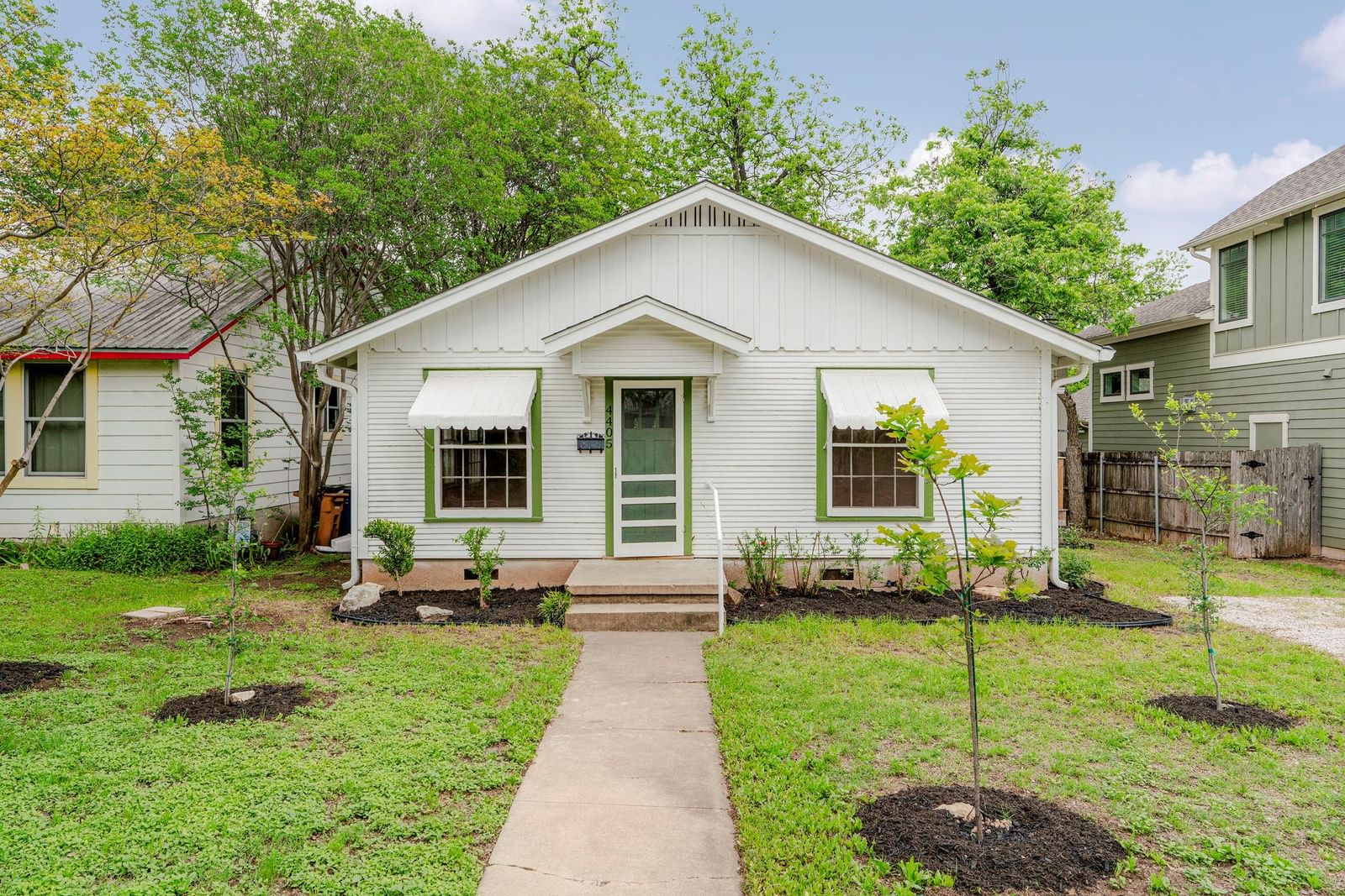 4405 Bellvue Ave - Photo 1