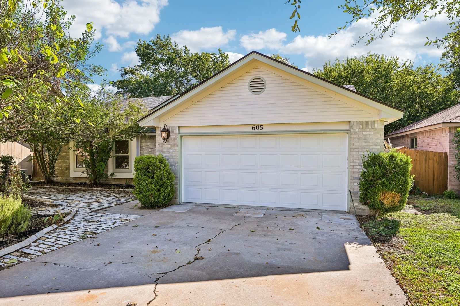 605 Hawthorne LN - Photo 1