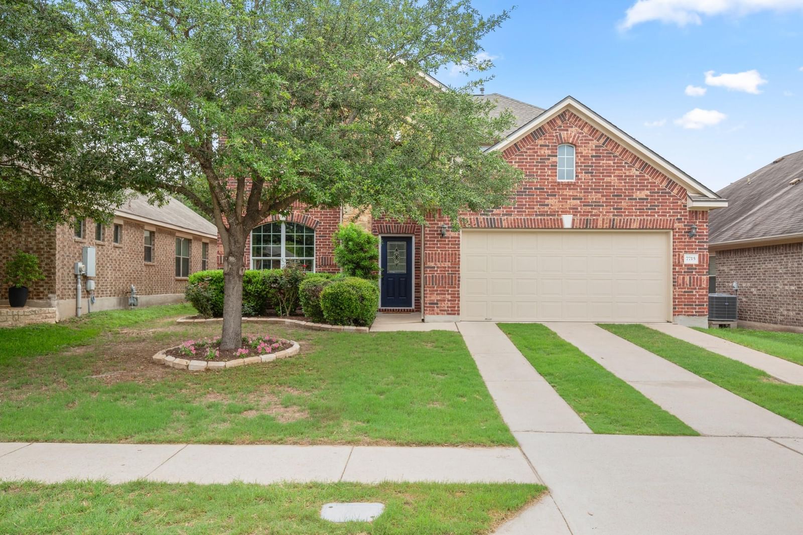 7715 Huddleston LN - Photo 1