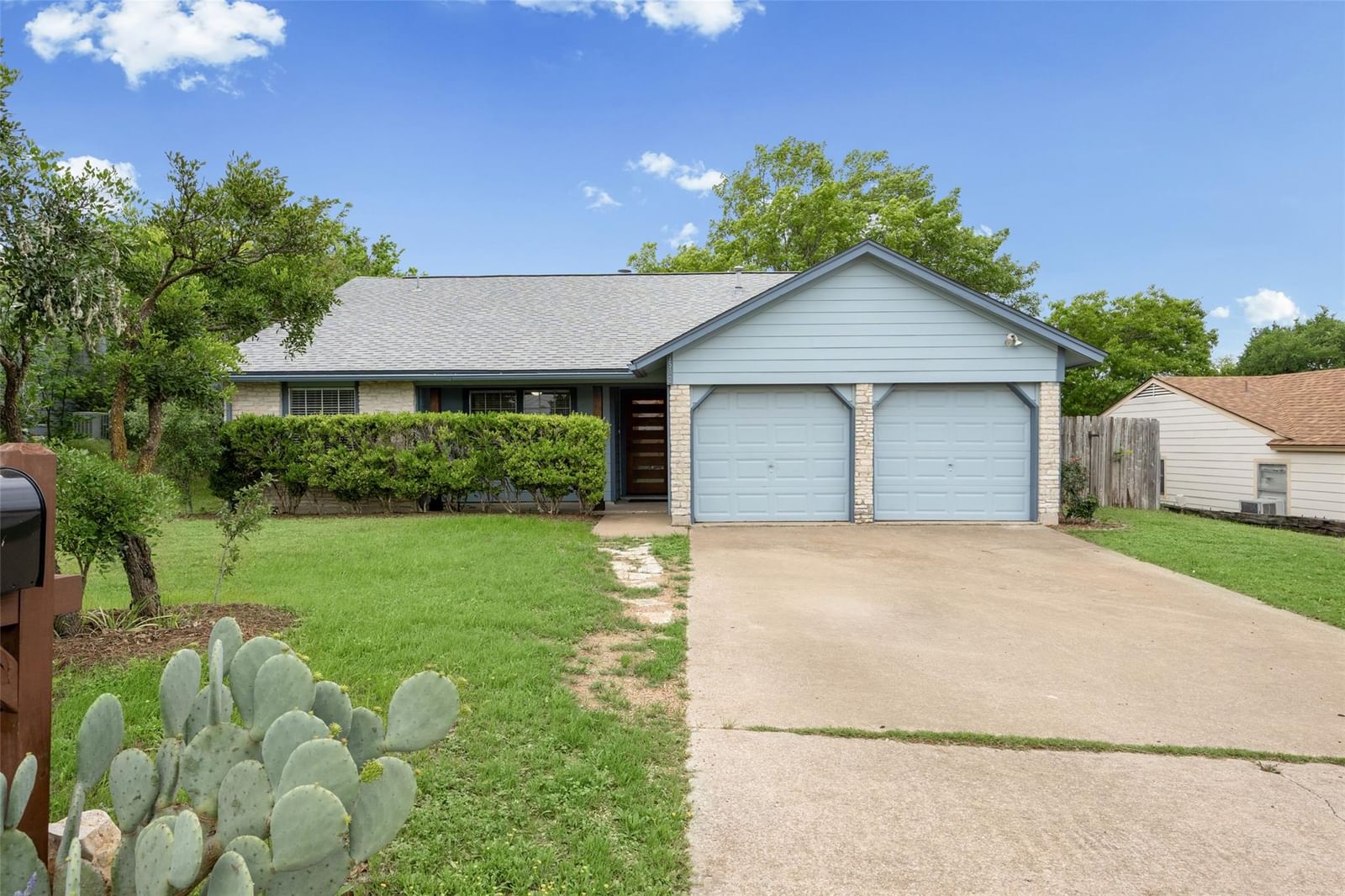 7502 Chelmsford DR - Photo 1